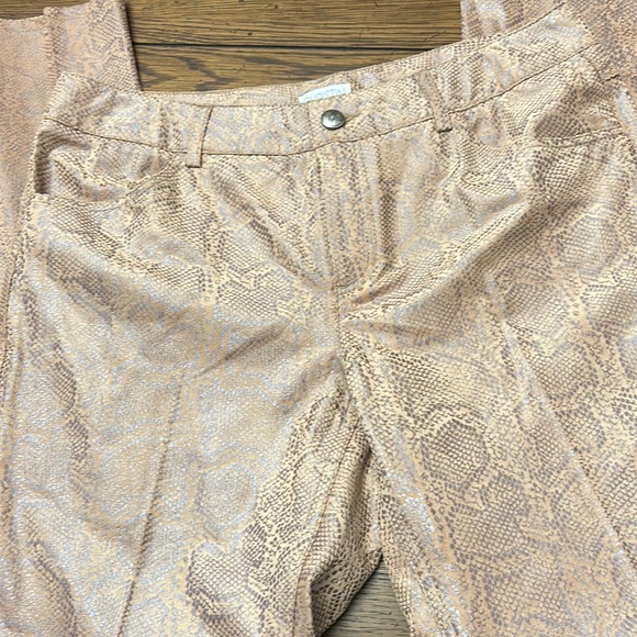 New no tags Christin Michaels faux snakeskin pants, size 8 - Picture 2 of 4